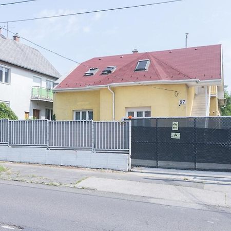 Hi-Bp Garden City Batsanyi Tiny House Near The City Train With Free Parking Budapest Esterno foto